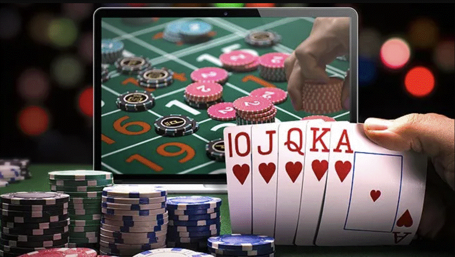 Chips und Karten für das Pokerspiel in einem Online-Casino 